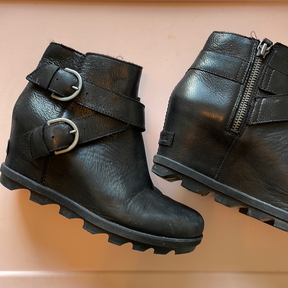 Sorel Black Buckle Booties Size 8